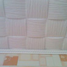Dalles de plafond en mousse plastique : avantages et inconvénients, étapes de collage-11