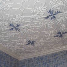 Carreaux de plafond en mousse plastique : avantages et inconvénients, étapes de collage-2