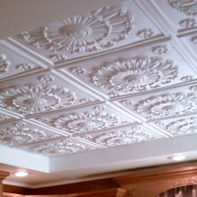Carreaux de plafond en mousse plastique : avantages et inconvénients, étapes de collage-10