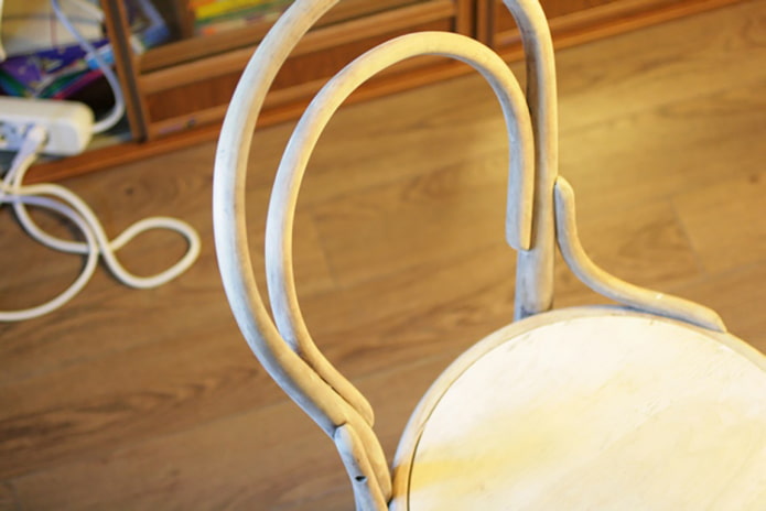 Chaise viennoise sans revêtement