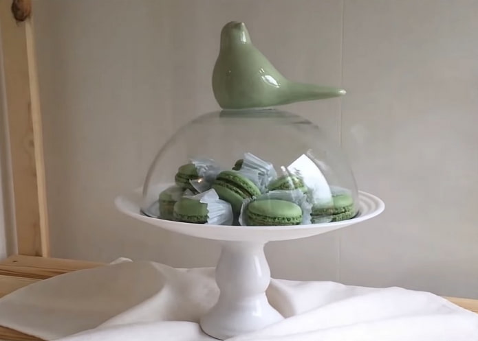 cloche avec un oiseau
