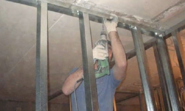fixation de contrôle au plafond
