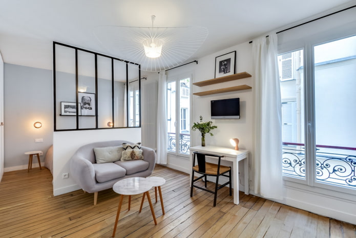 Cloison en placoplâtre avec verre à l'intérieur