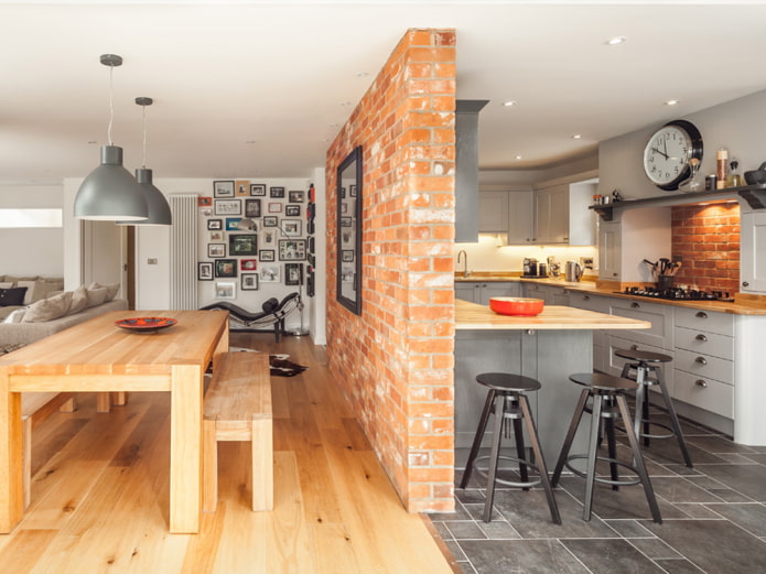 Cloison à l'intérieur d'une cuisine-salle à manger