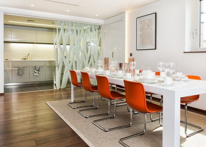Cloison à l'intérieur d'une cuisine-salle à manger