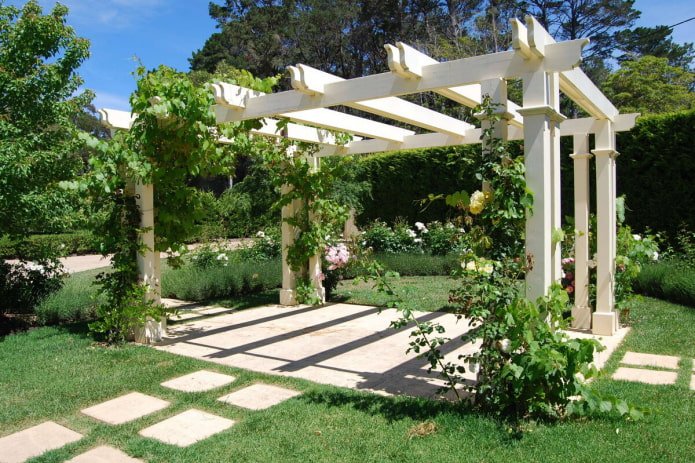 pergola dans le jardin