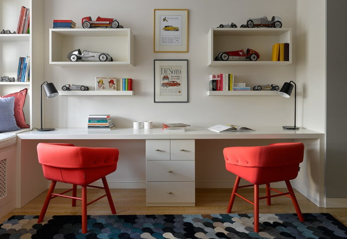 Bureau pour deux enfants à l'intérieur