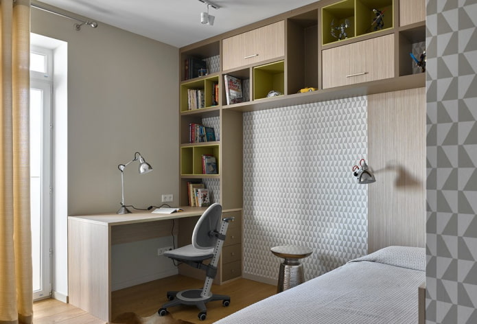 Bureau avec une trousse à l'intérieur