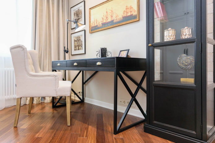 Bureau avec tiroirs à l'intérieur
