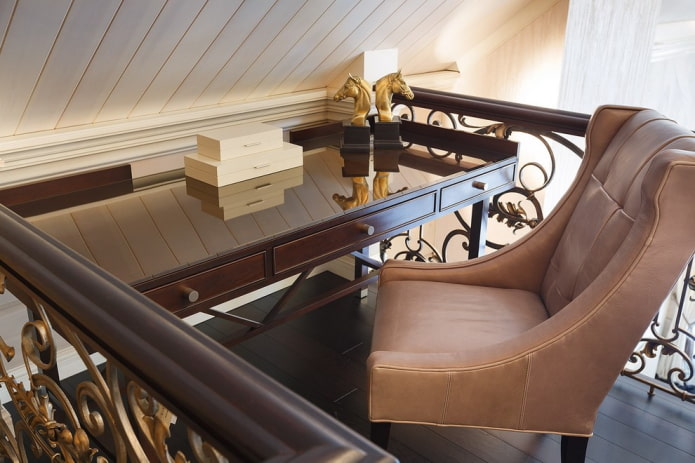 Bureau avec tiroirs à l'intérieur