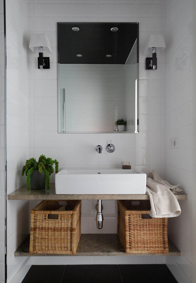 Paniers sous le lavabo