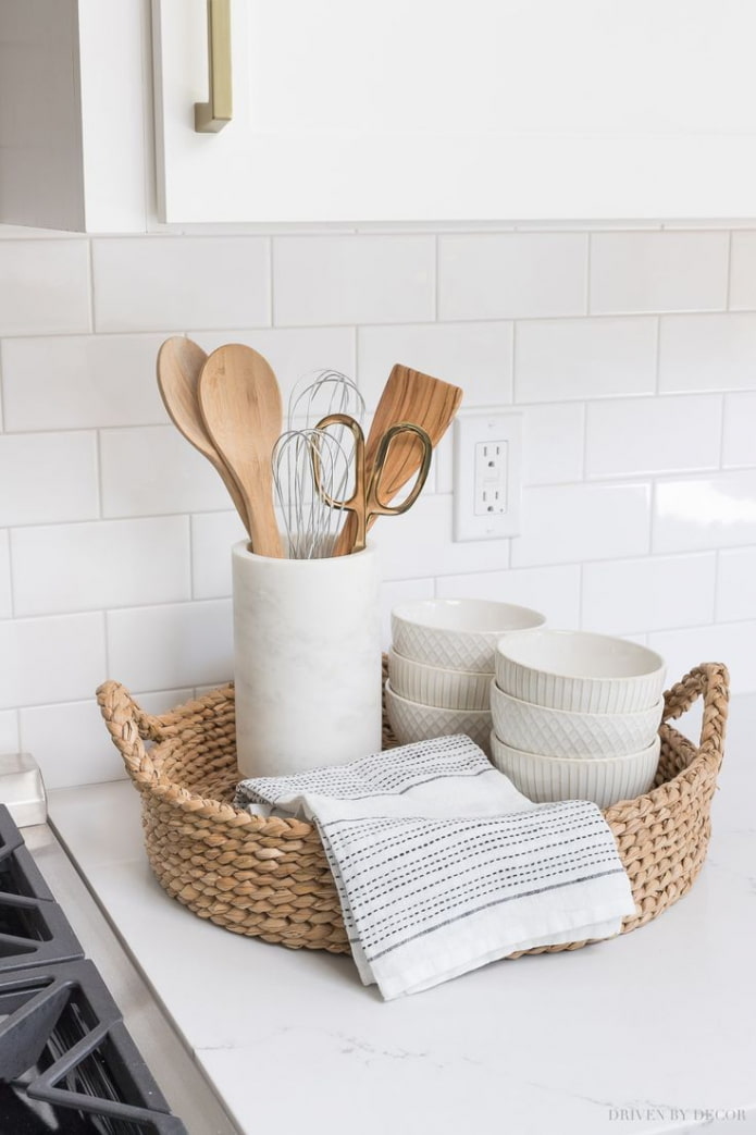 Panier-plateau dans la cuisine