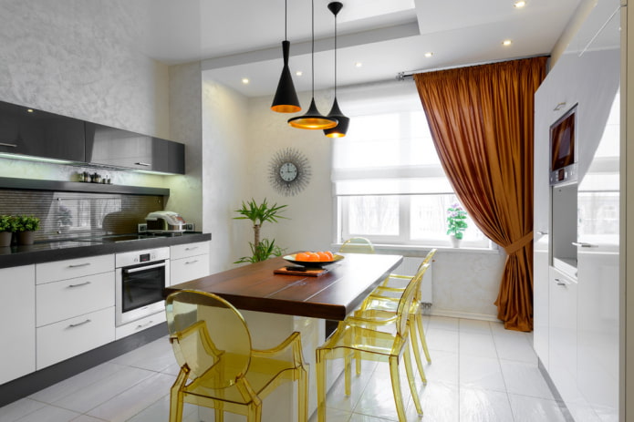Carrelage blanc à l'intérieur de la cuisine