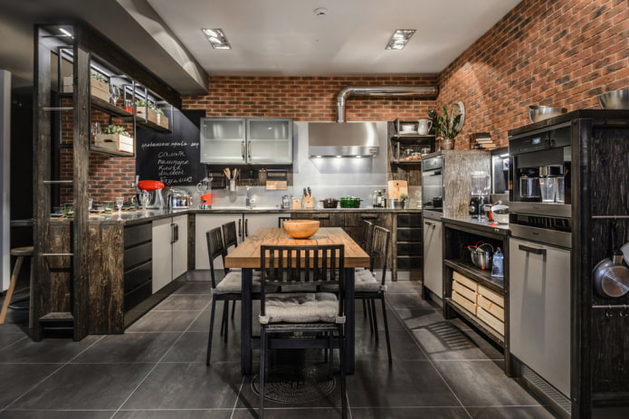 Carrelage de sol noir dans la cuisine