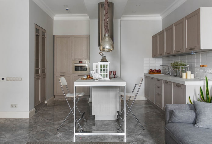 Carrelage de sol gris dans la cuisine