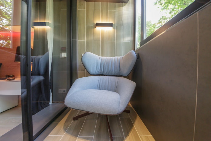 Carrelage en quinconce sur le balcon