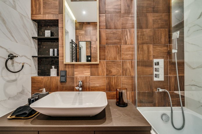 Carrelage imitation bois dans la salle de bain
