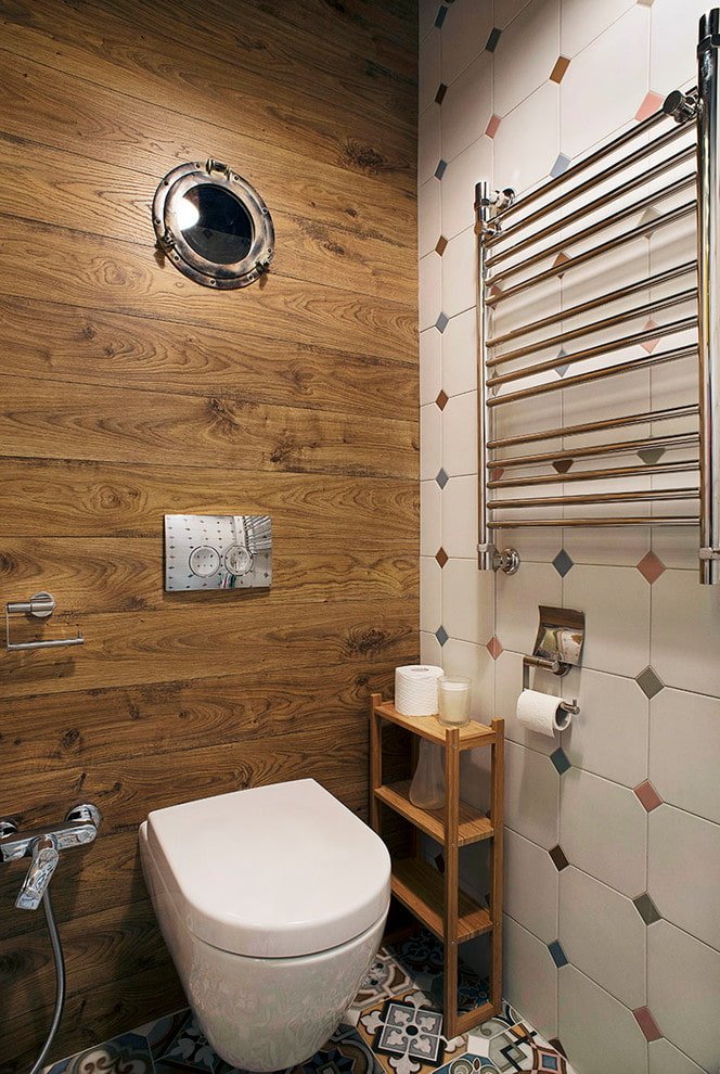 carrelage en bois à L'intérieur des toilettes