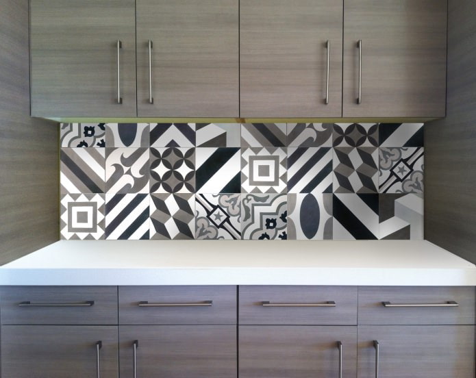 Carrelage patchwork dans la cuisine, style minimaliste