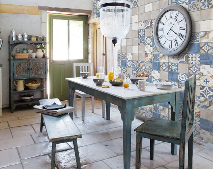 Carreaux patchwork dans une cuisine de style rétro
