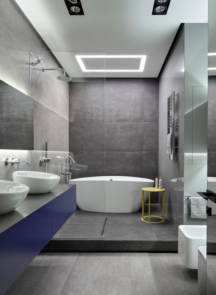 Carrelage gris dans la salle de bain