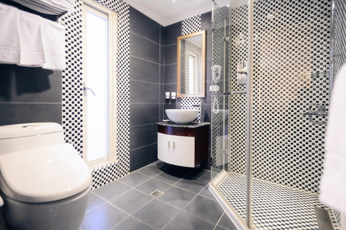 Décoration carrelée dans la salle de bain