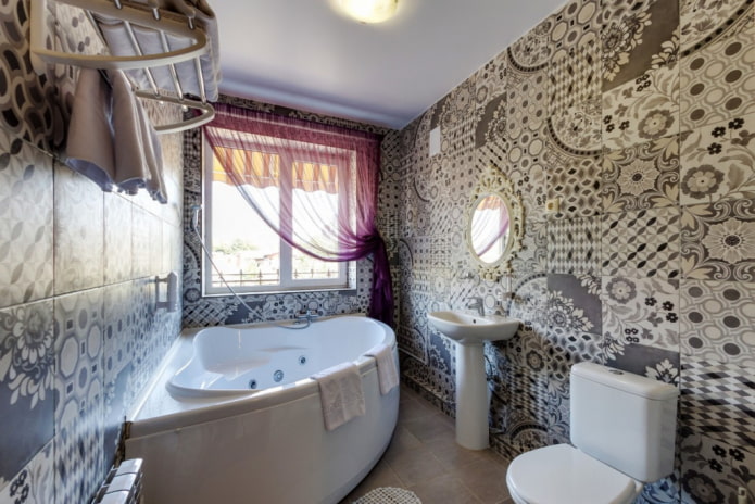 carrelage à motifs dans la salle de bain