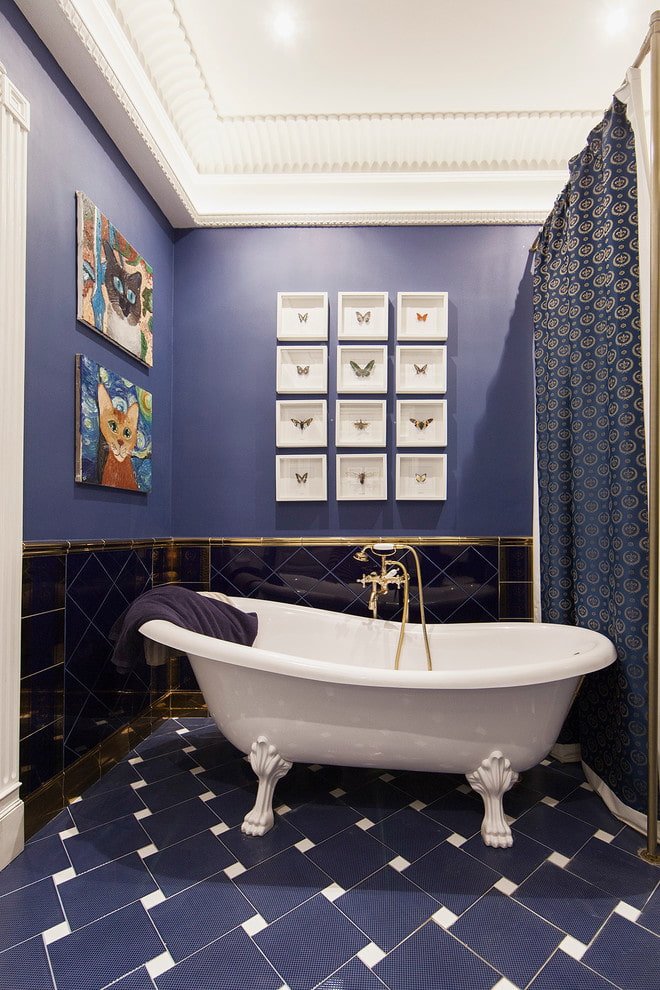 carrelage avec décor dans l'intérieur de la salle de bain