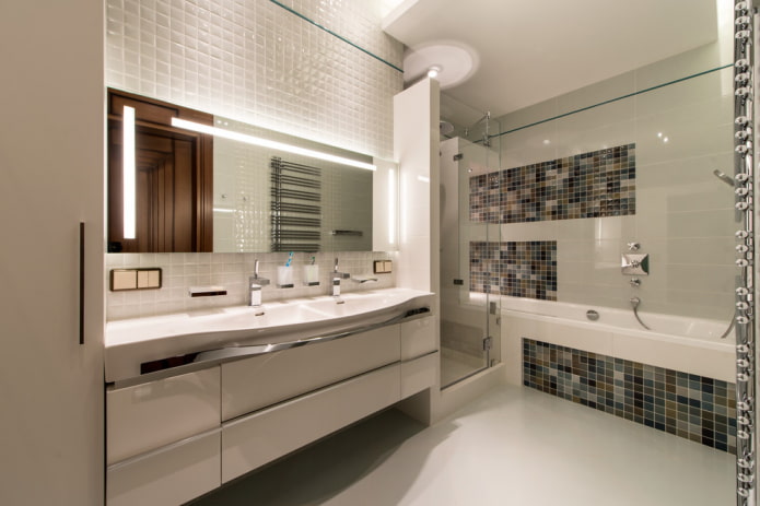 Décoration de carrelage dans la salle de bain