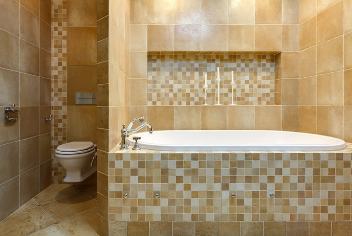 niche avec finition carrelée dans la salle de bain