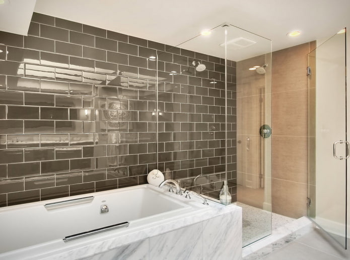 Décoration de carrelage dans la salle de bain