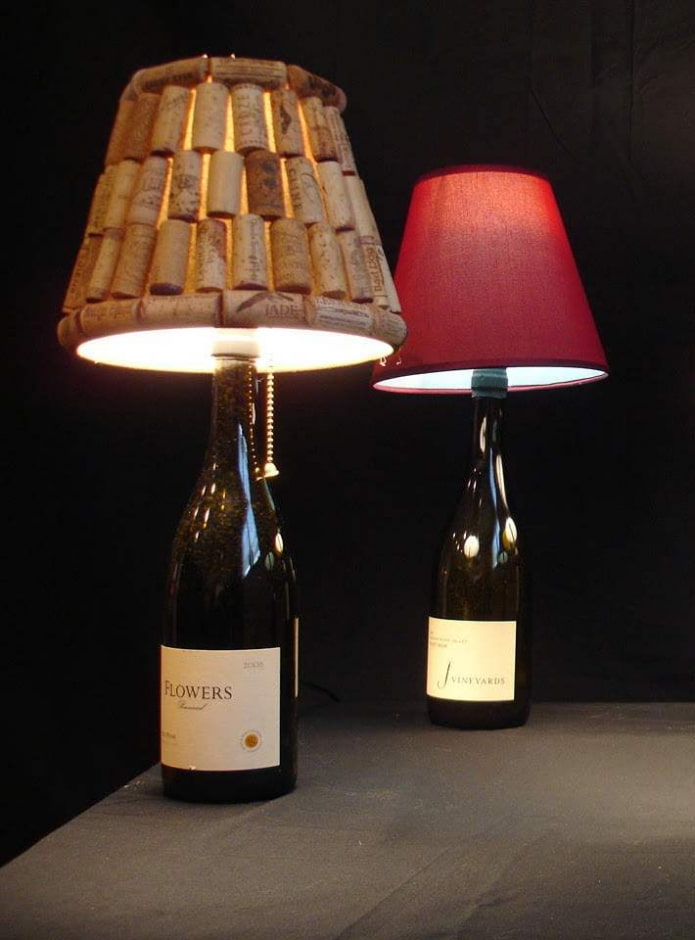 lampes de table en bouteilles de vin et bouchons de liège