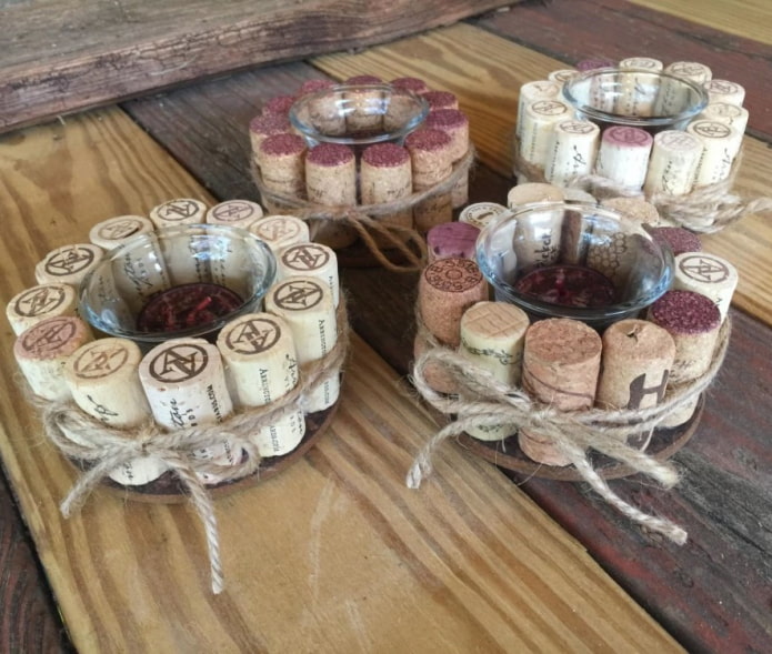 bougeoirs en verre et bouchons de liège