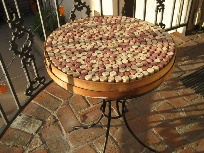 table basse en bouchons de liège