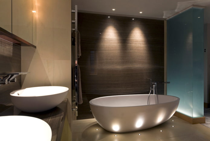 Éclairage au sol dans la salle de bain