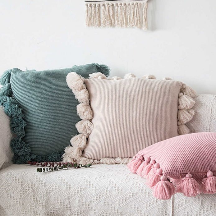 coussins à pompons