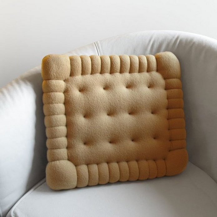 coussin original en forme de biscuit