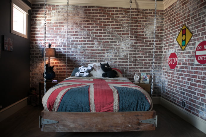 Lit à chaînes à l'intérieur