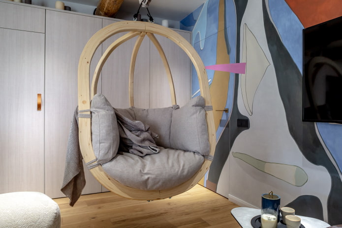 chaise suspendue en bois