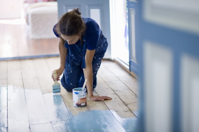 peindre un plancher en bois
