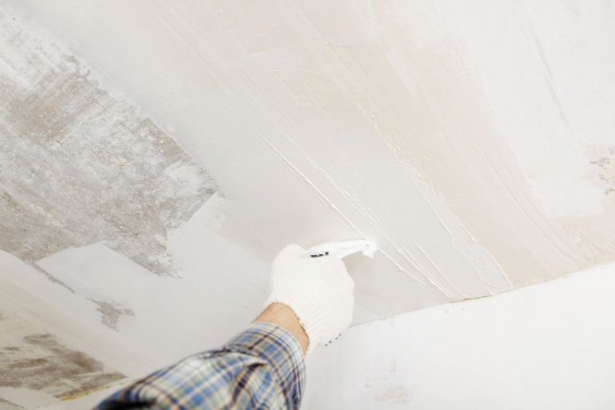 Masticage du plafond pour la peinture