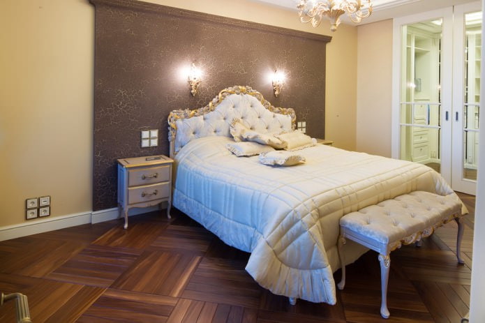  Mur d'accent de la chambre réalisé selon la technique de la peinture craquelée
