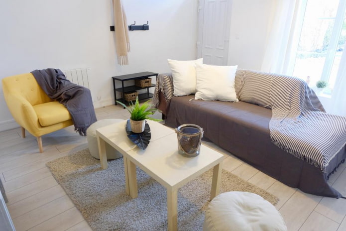 Couvre-lit pour canapé dans un salon