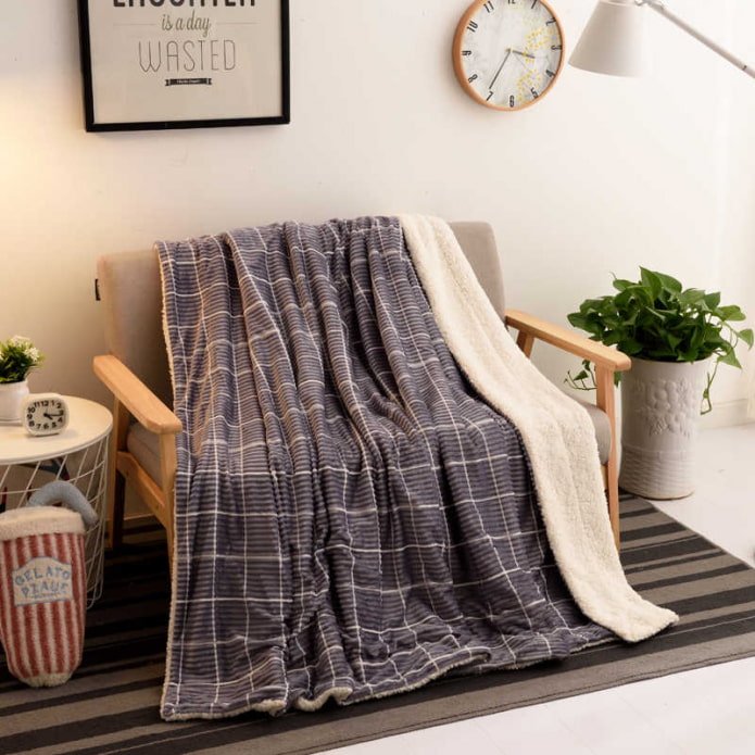 couvre-lit double face pour un canapé à l'intérieur