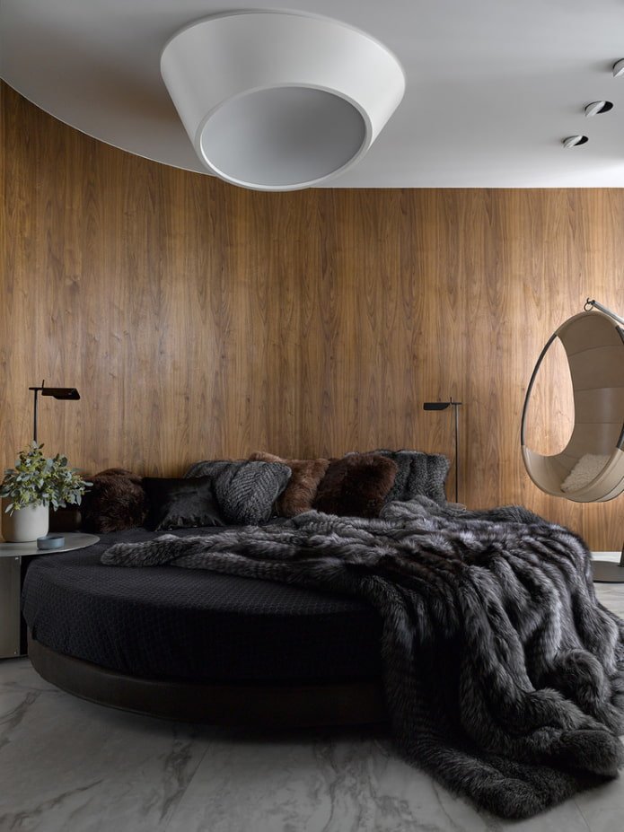 Lit rond avec couvre-lit à l'intérieur