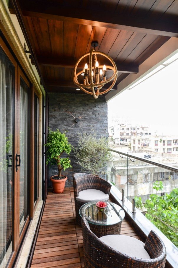 plancher en bois sur le balcon