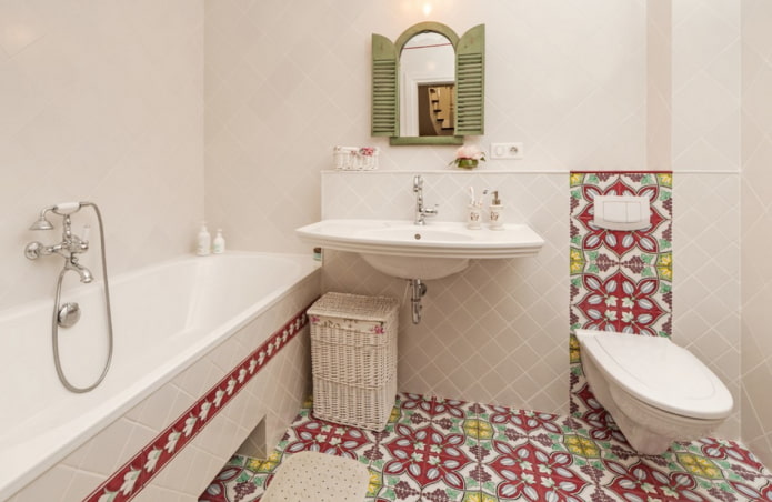 sol coloré dans la salle de bain
