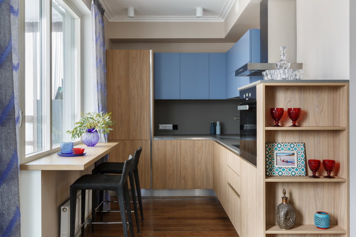 Étagères décoratives dans la cuisine