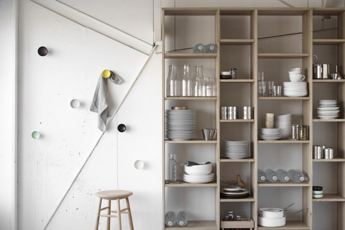 étagère dans l'intérieur de la cuisine