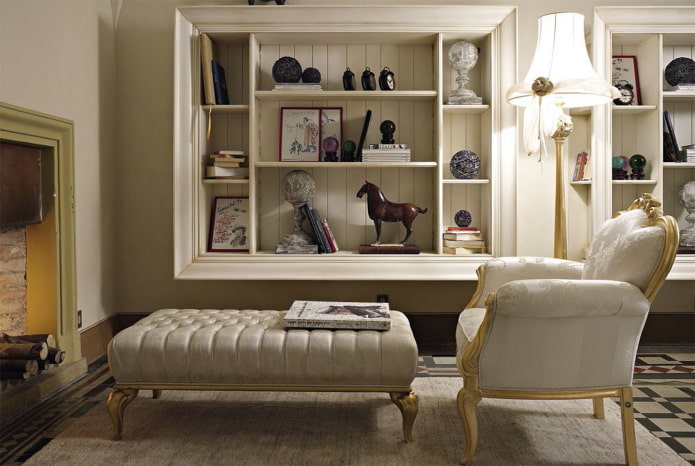 Étagères murales à l'intérieur de style classique